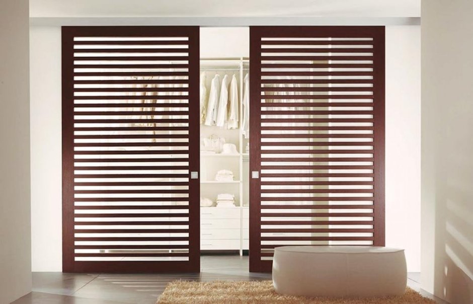 Шкаф купе с жалюзийными дверцами