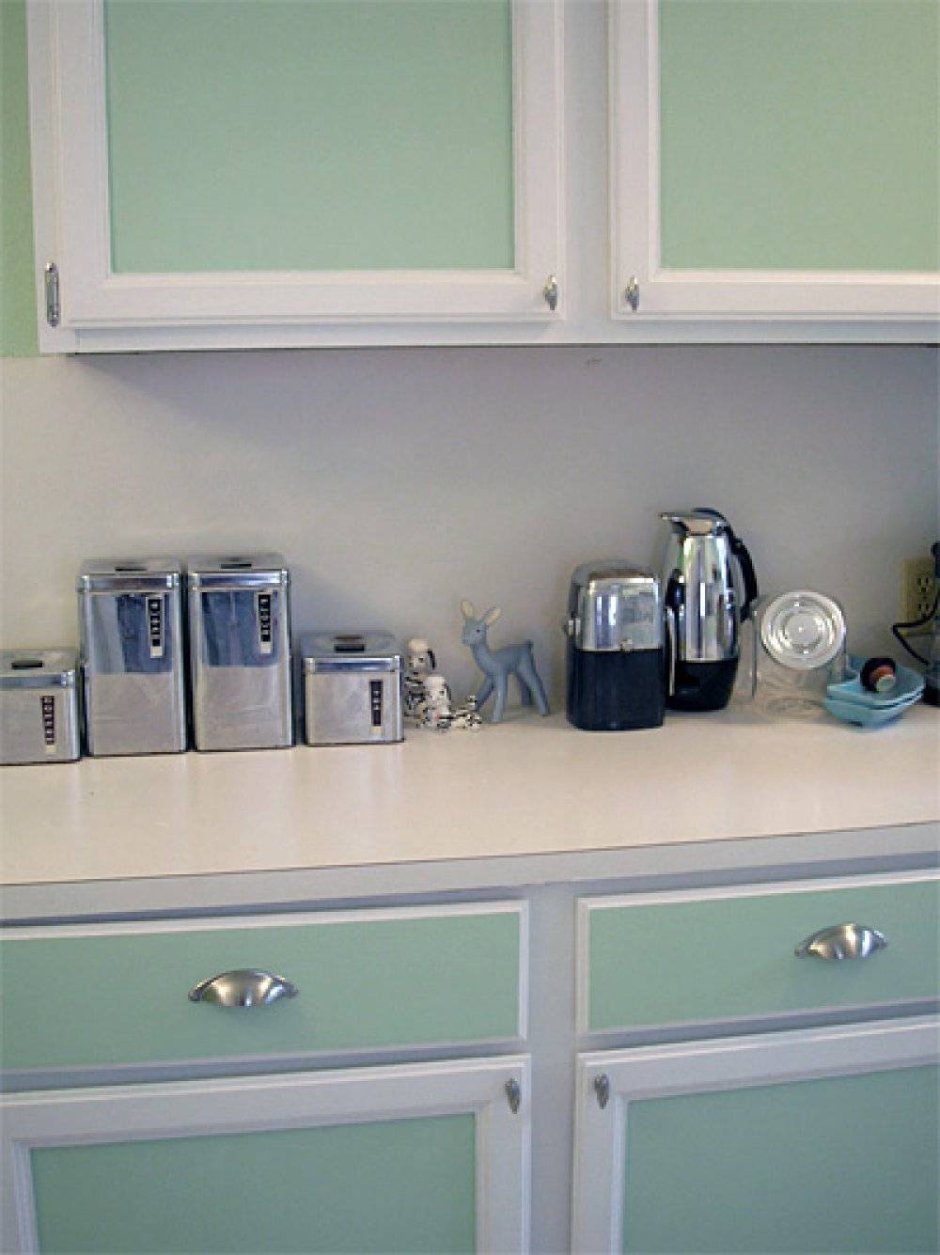Шкафы кухонные крашенные краской