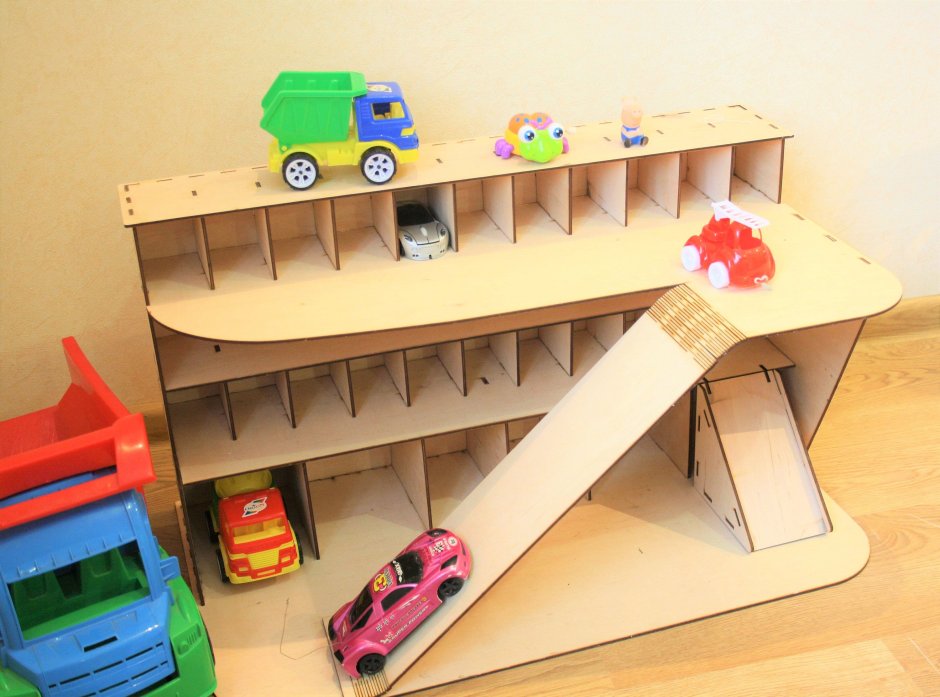 Деревянный гараж для детей