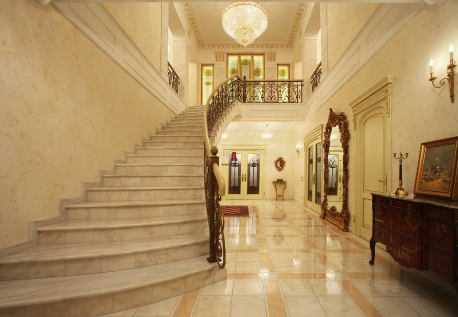 Мраморная лестница Гатчинского дворца