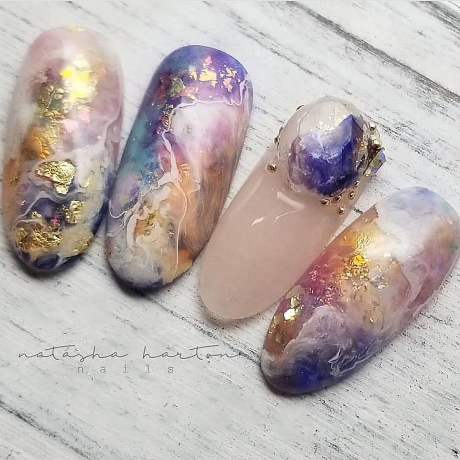 Маникюр мрамор