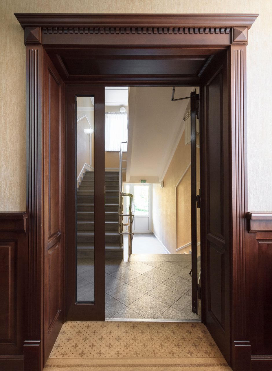 Обрамление дверного проема доборами