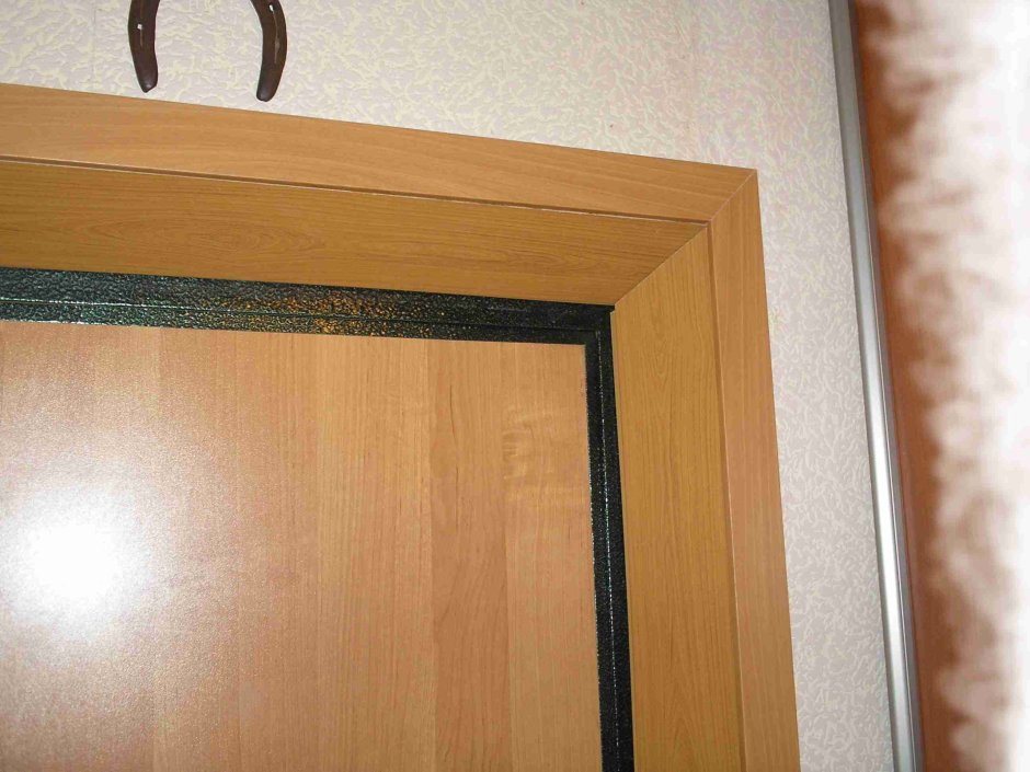 Дверной проем с выступом отделка добором