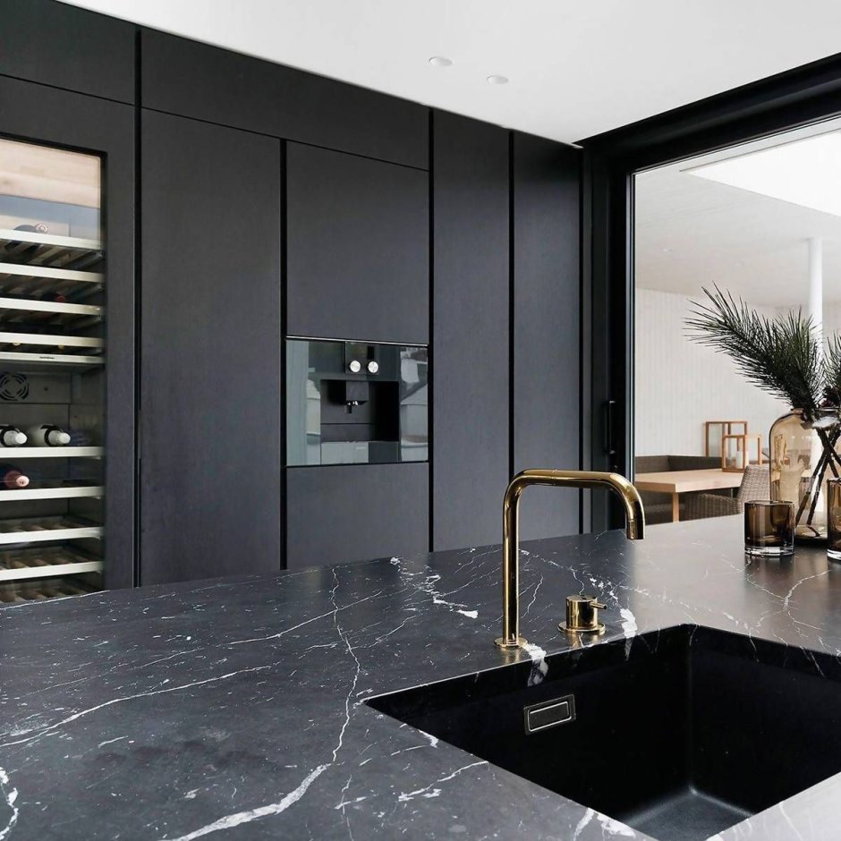 Мрамор Nero Marquina Black