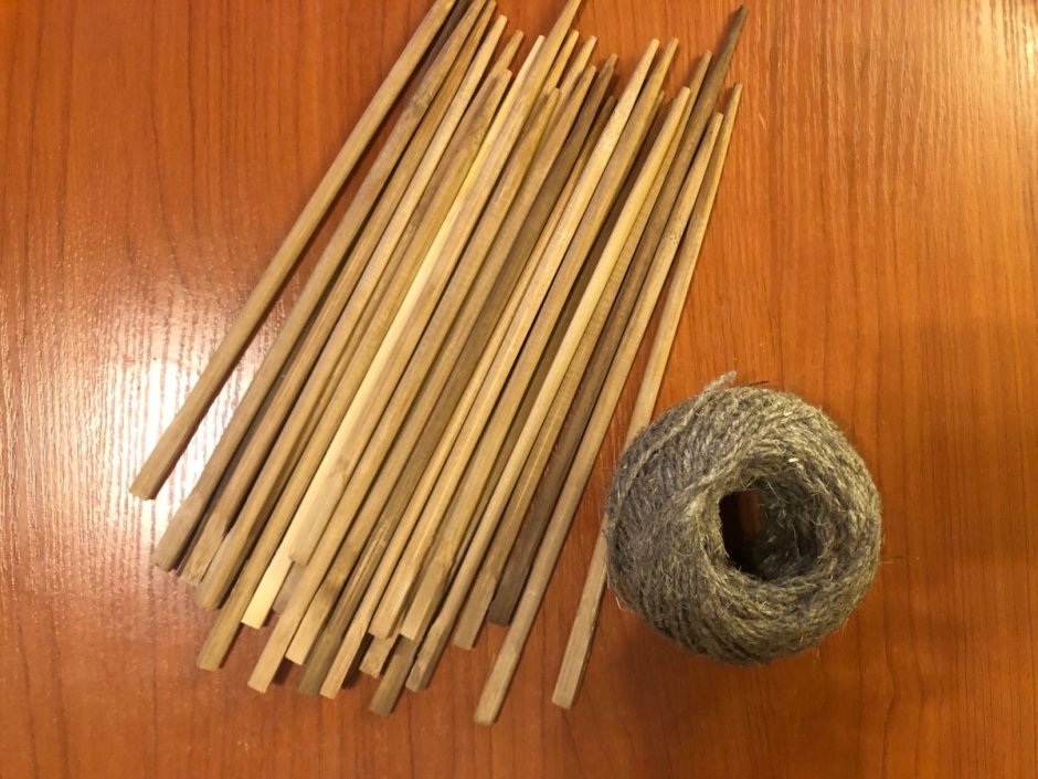 Из бамбуковых палочек
