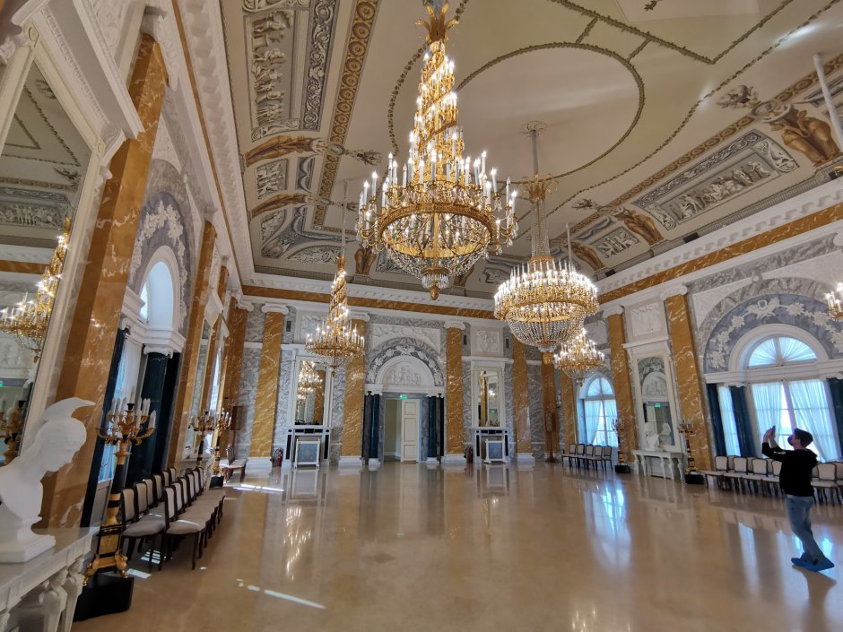 Константиновский дворец Петровский зал
