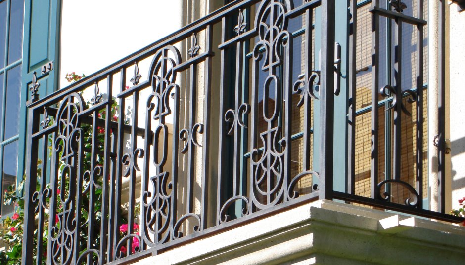 Балконные перила из металла