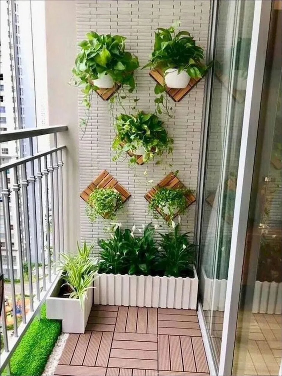 Зеленая стена на балконе