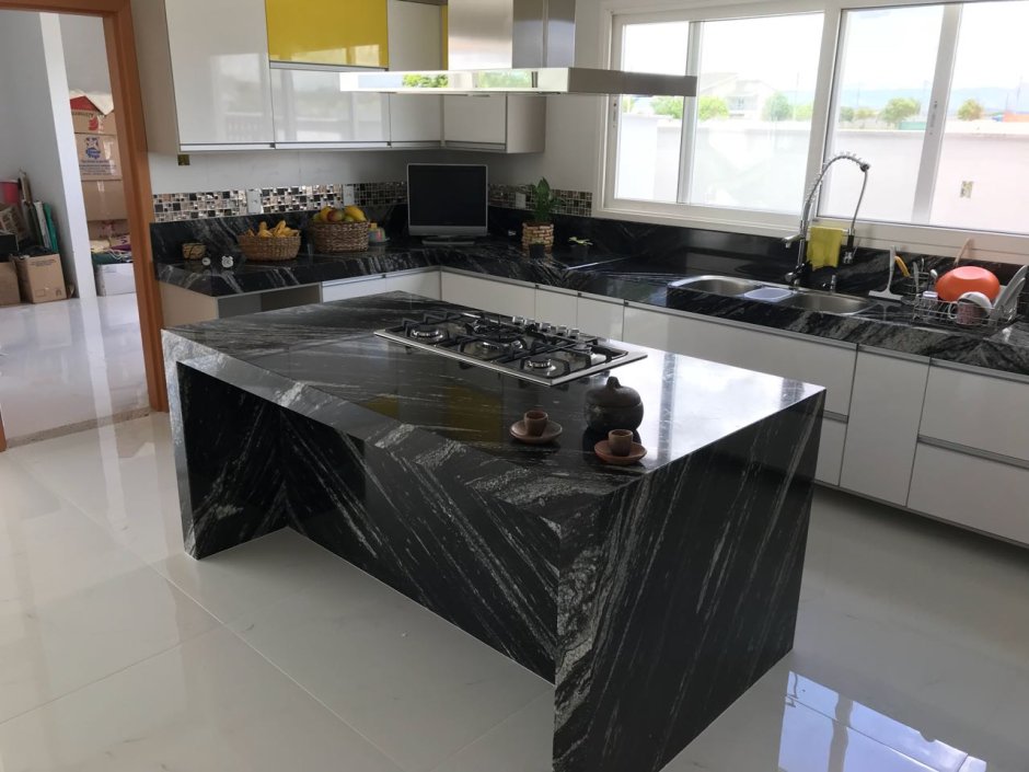 Гранит Black Tempest столешница