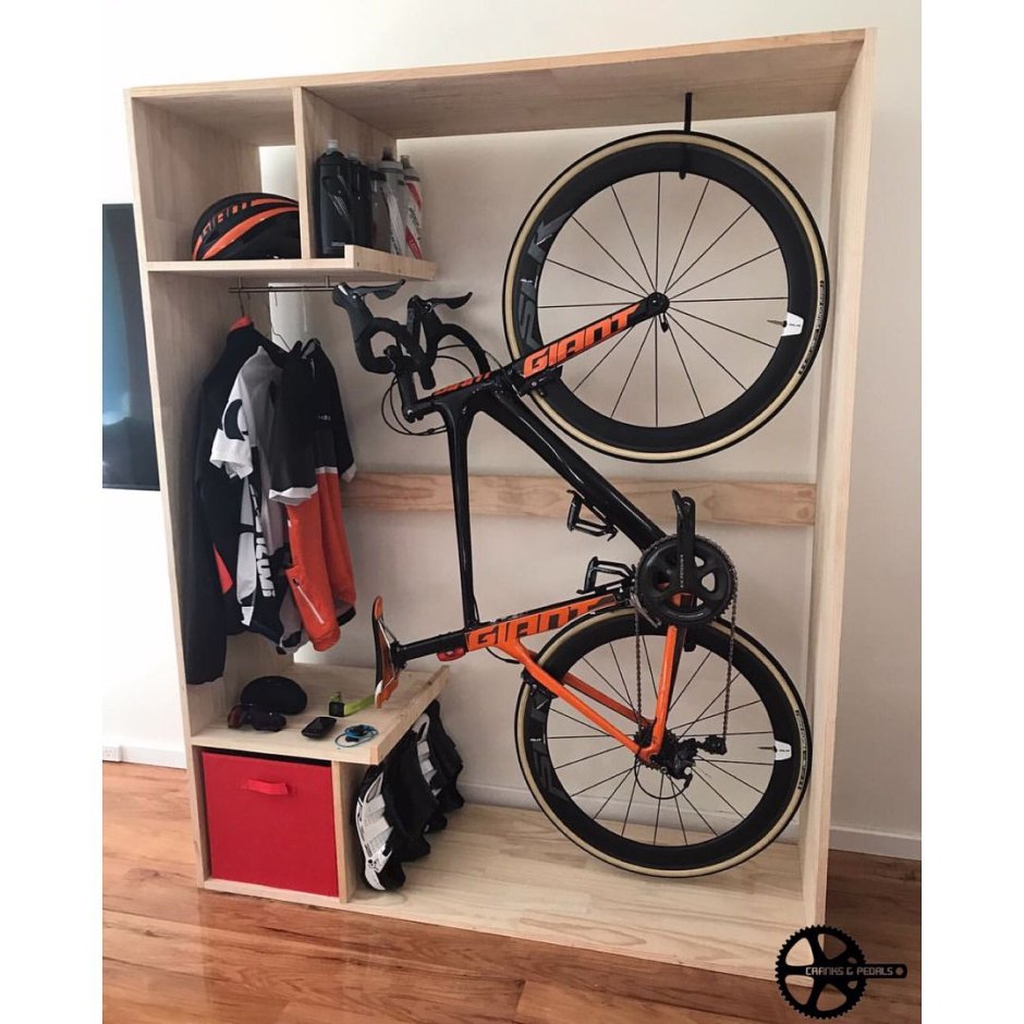 шкаф для хранения велосипеда в общем коридоре