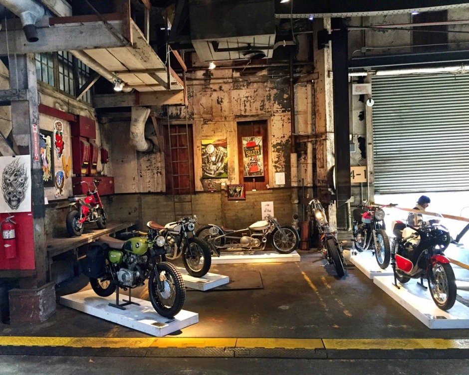 Мотоцикл в мастерской