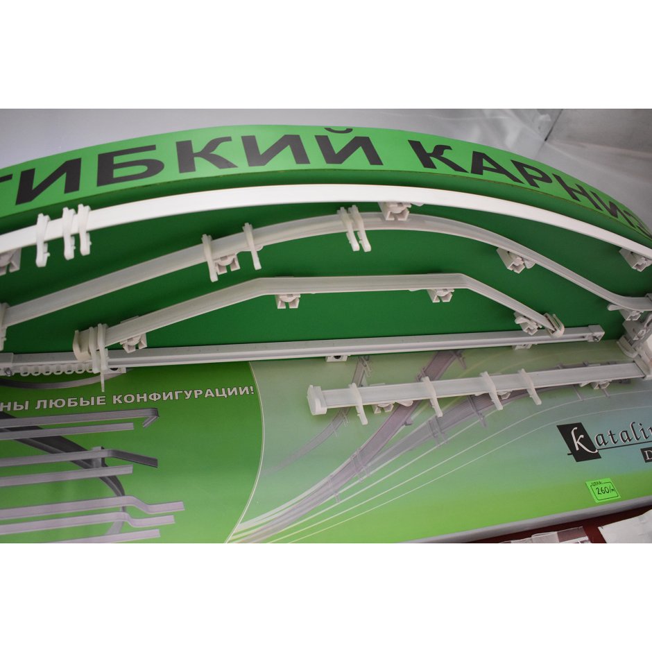 Потолочный карниз с блендой на натяжном потолке