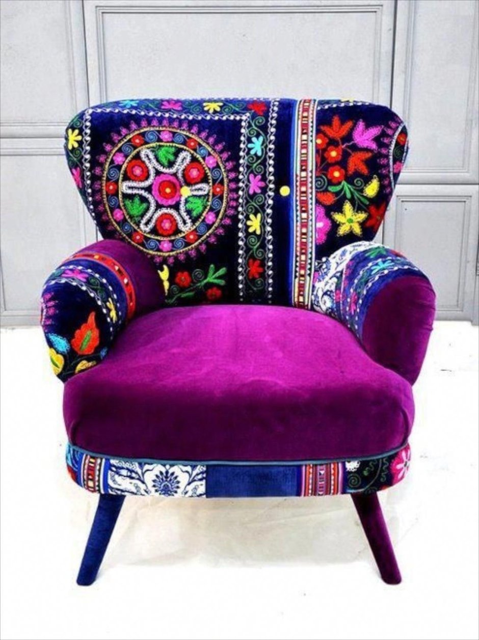 Разноцветное кресло дизайнерское