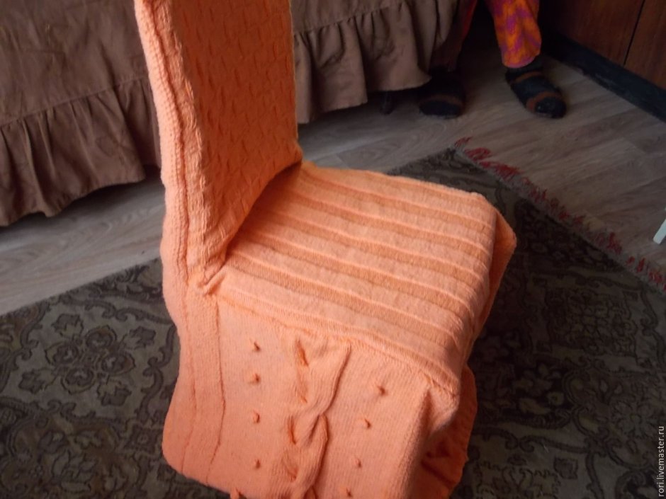 Вязаный чехол на стул со спинкой