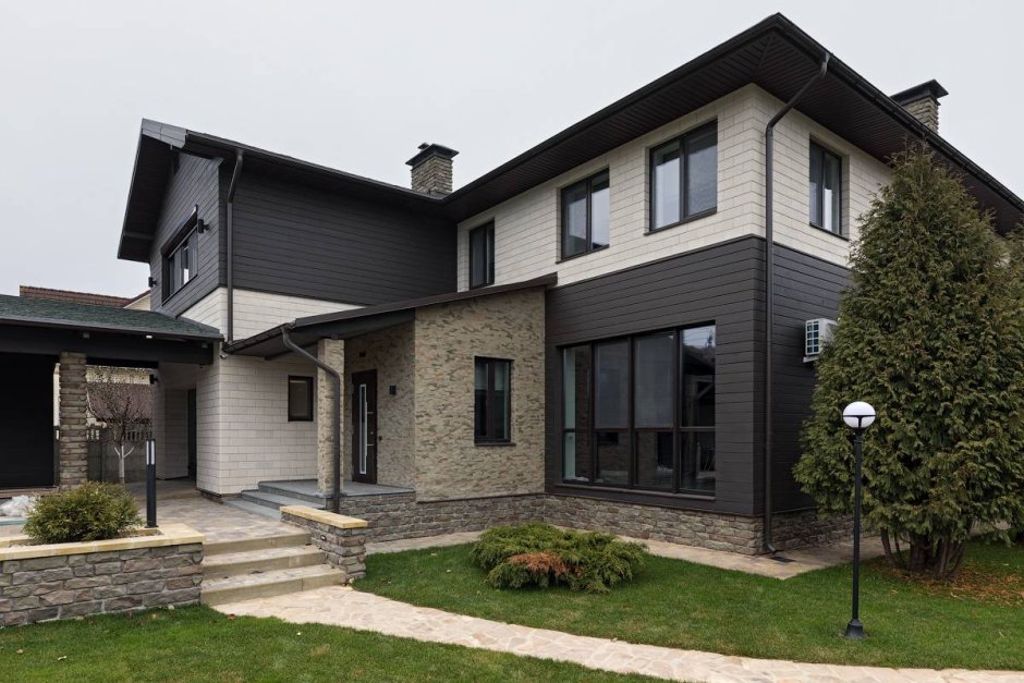 Дома из разноцветного кирпича