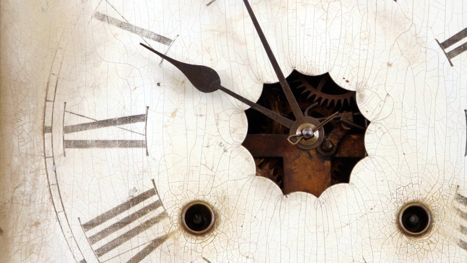 Часы настенные в старинном стиле