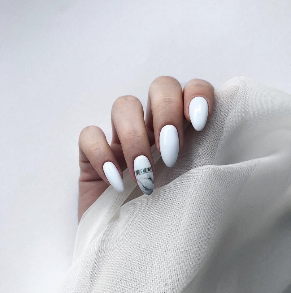 Красивые белые ногти