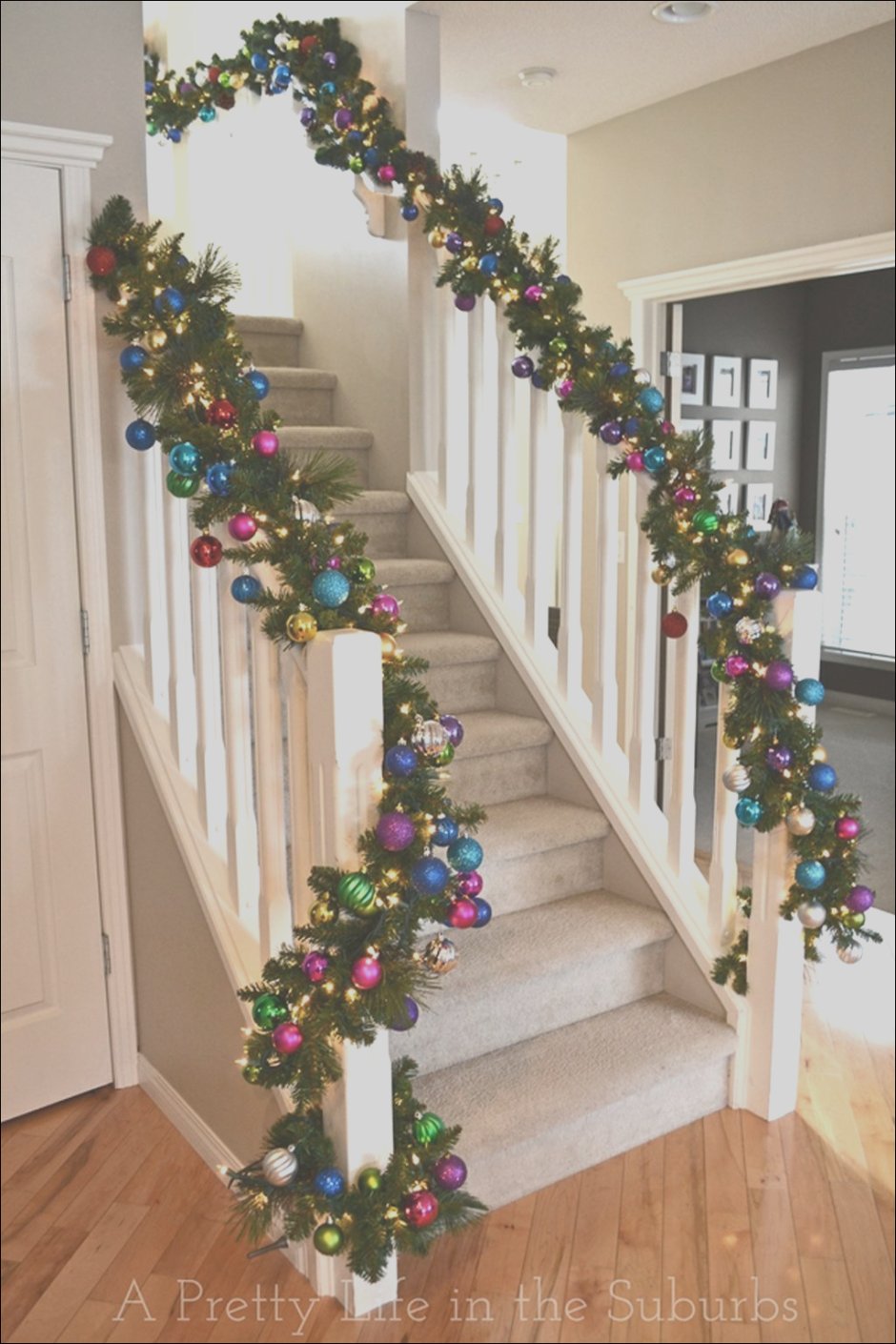 Украшение лестницы на Рождество