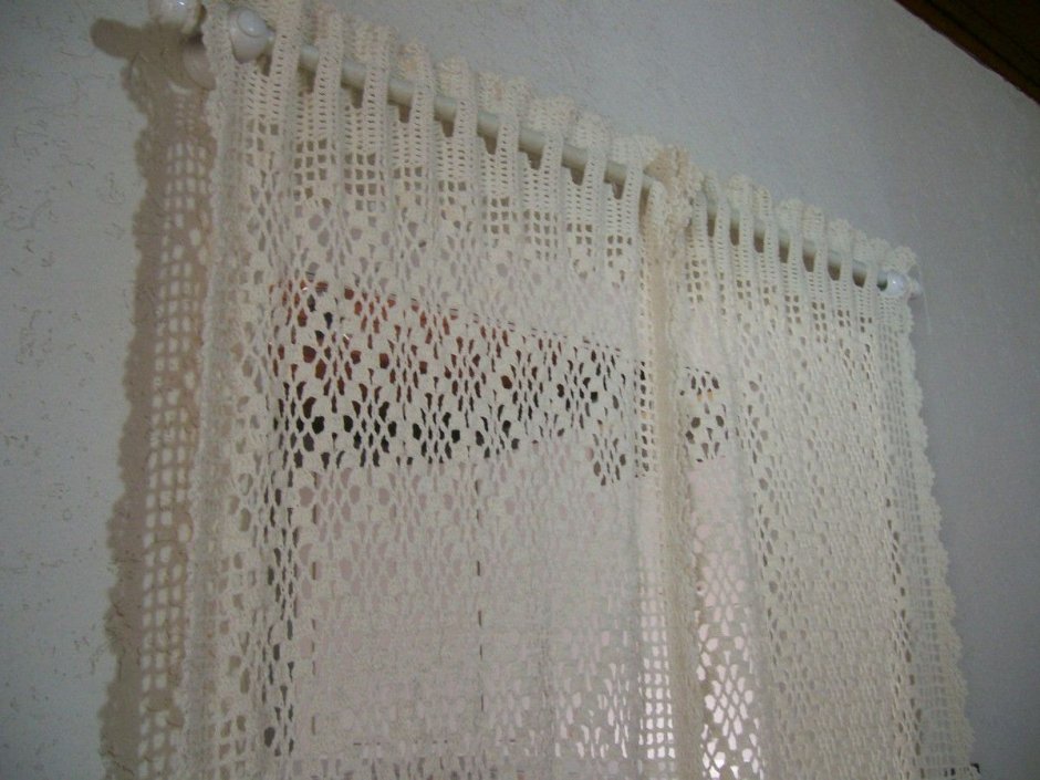 Белая вязаная штора Свадебная