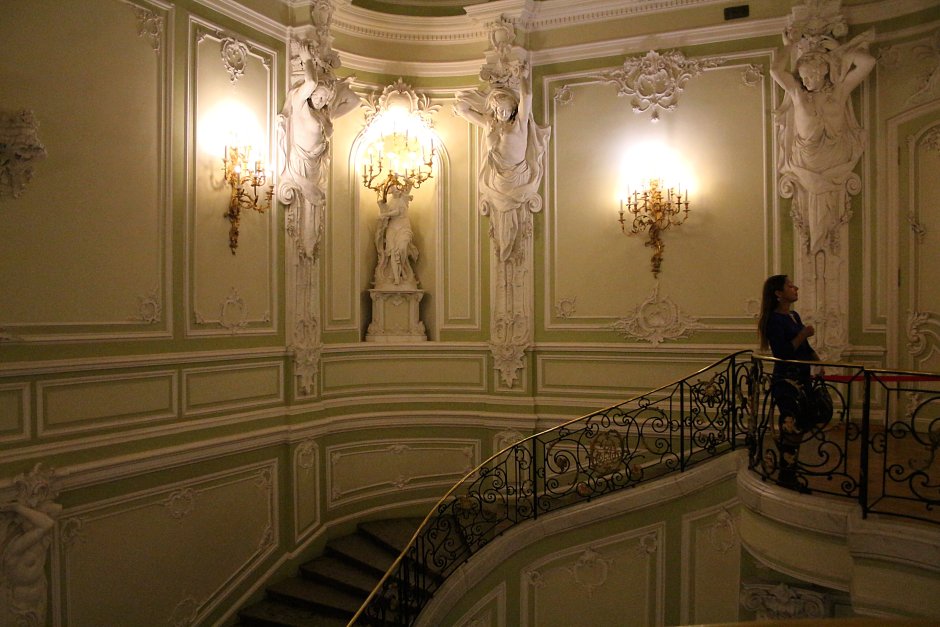 Театр во Дворце Белосельских-Белозерских