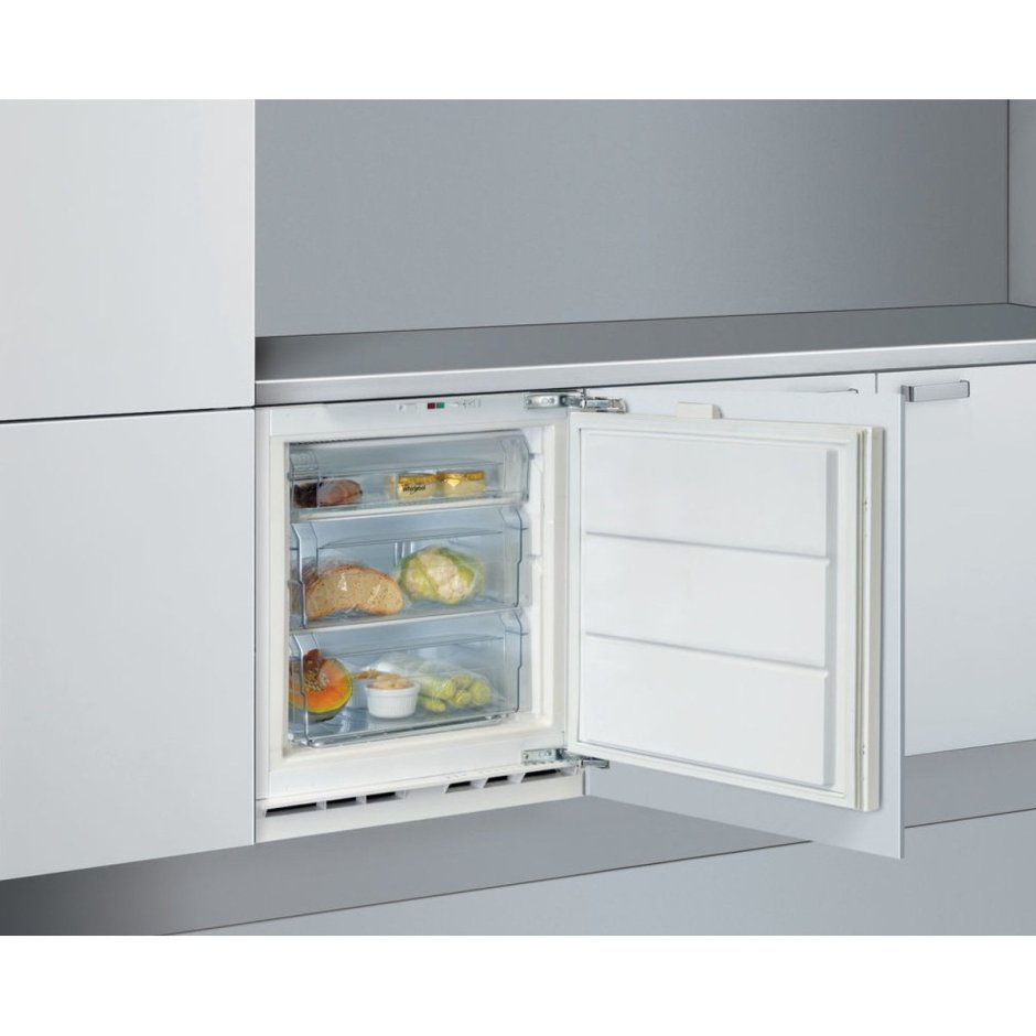 Холодильник под столешницей в интерьере