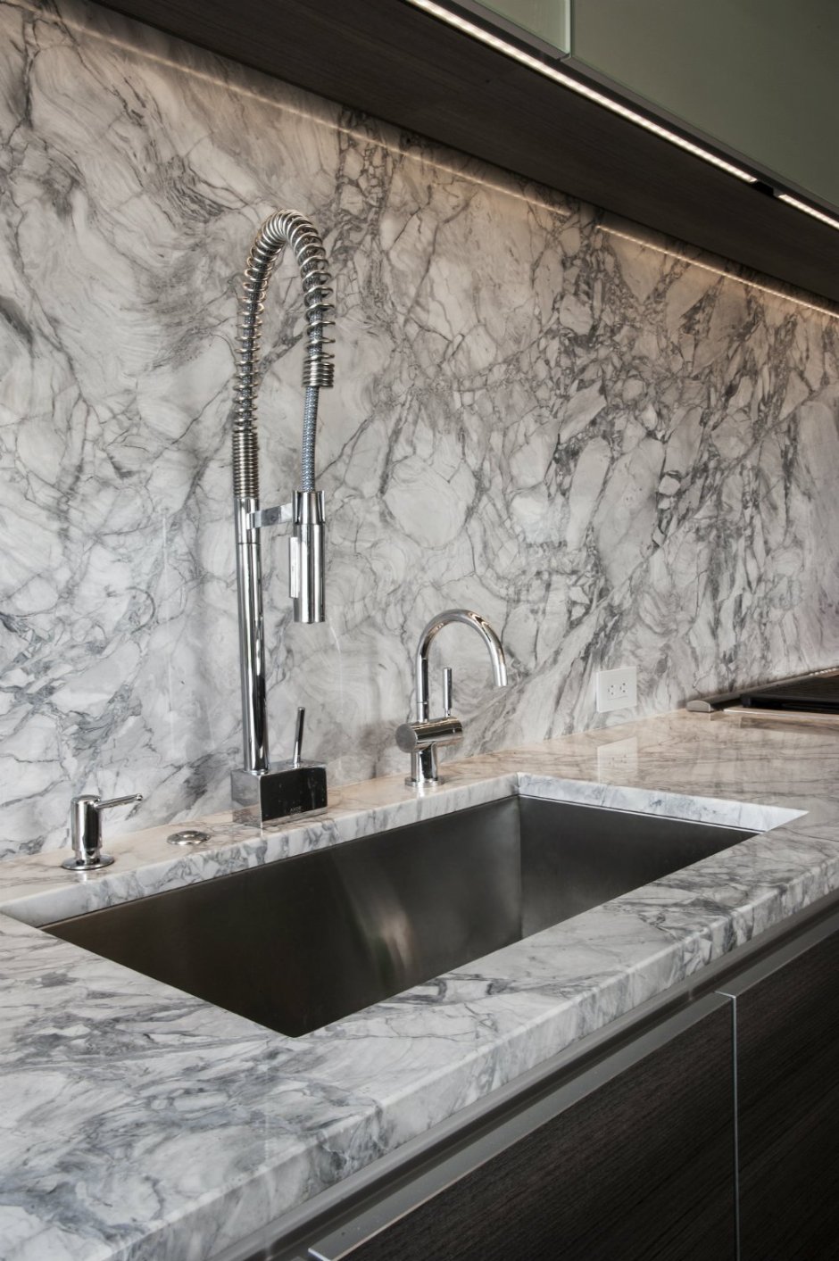 8055/SL Brazilian Marble