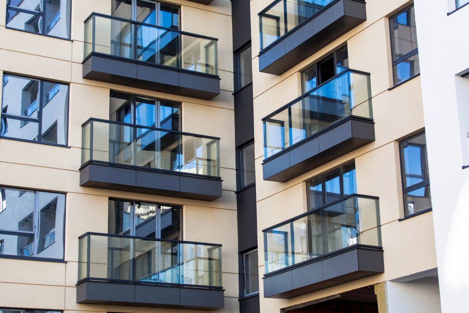 Отделка балкона с панорамным остеклением