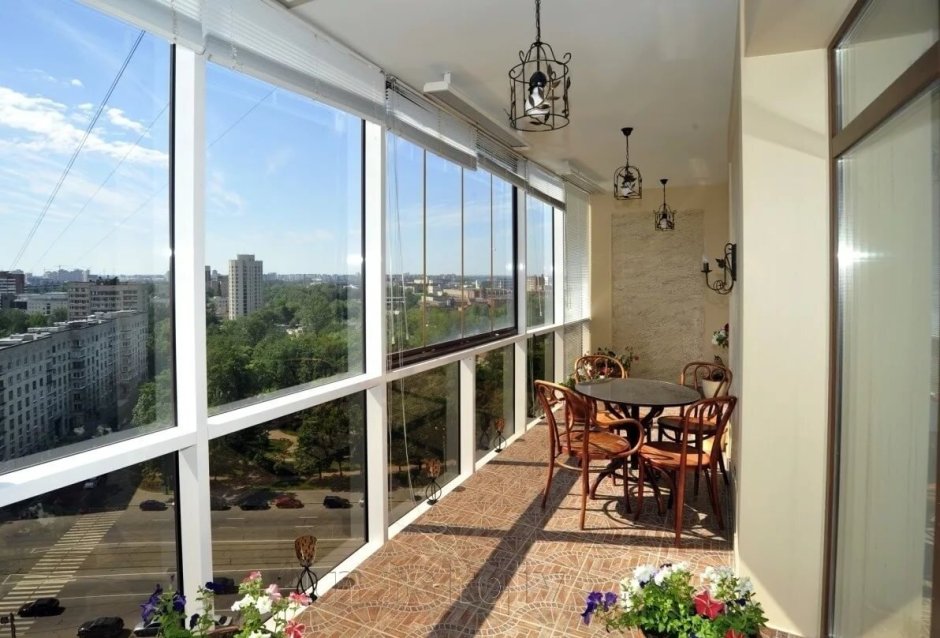 Кухня с французским балконом