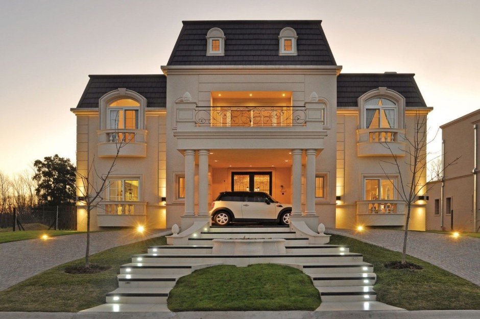 Двухэтажный коттедж в современном стиле