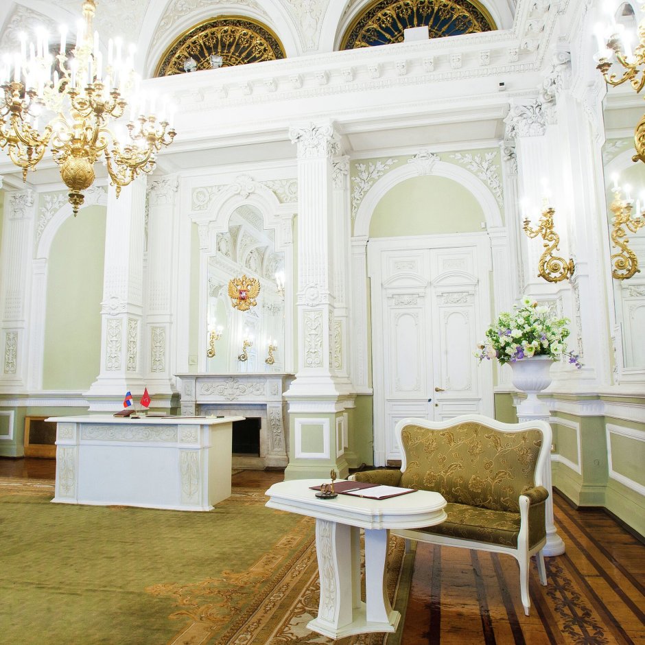 Петровский подъезде Ой дворец в Москве