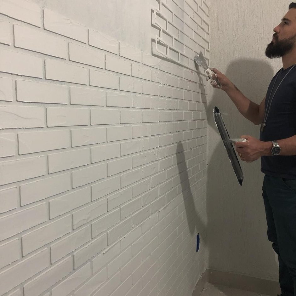 Покраска кирпичной стены