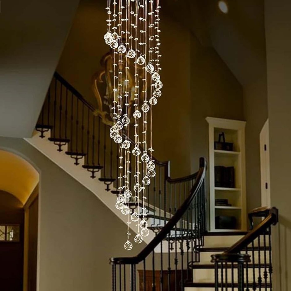 Светильники вдоль лестницы