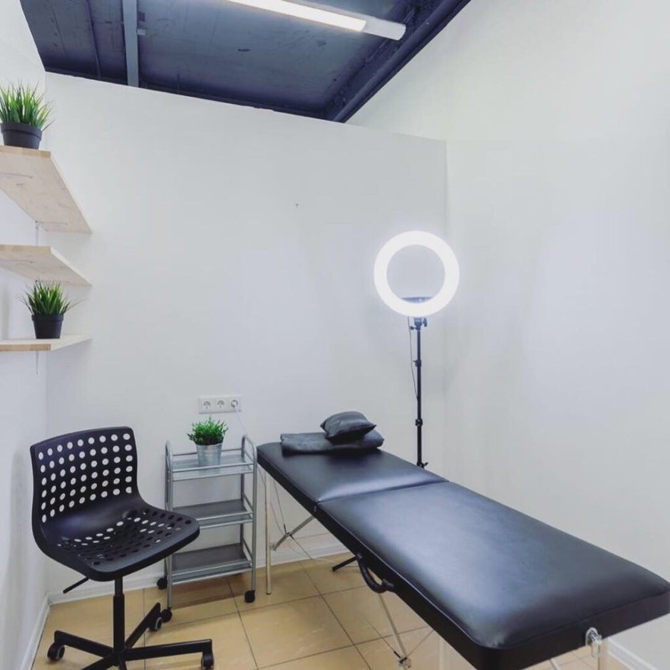 Интерьер салона маникюра