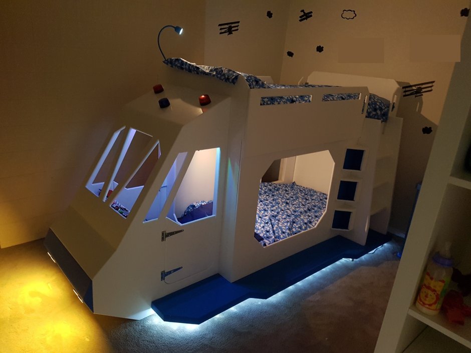 Кровать в виде космического корабля