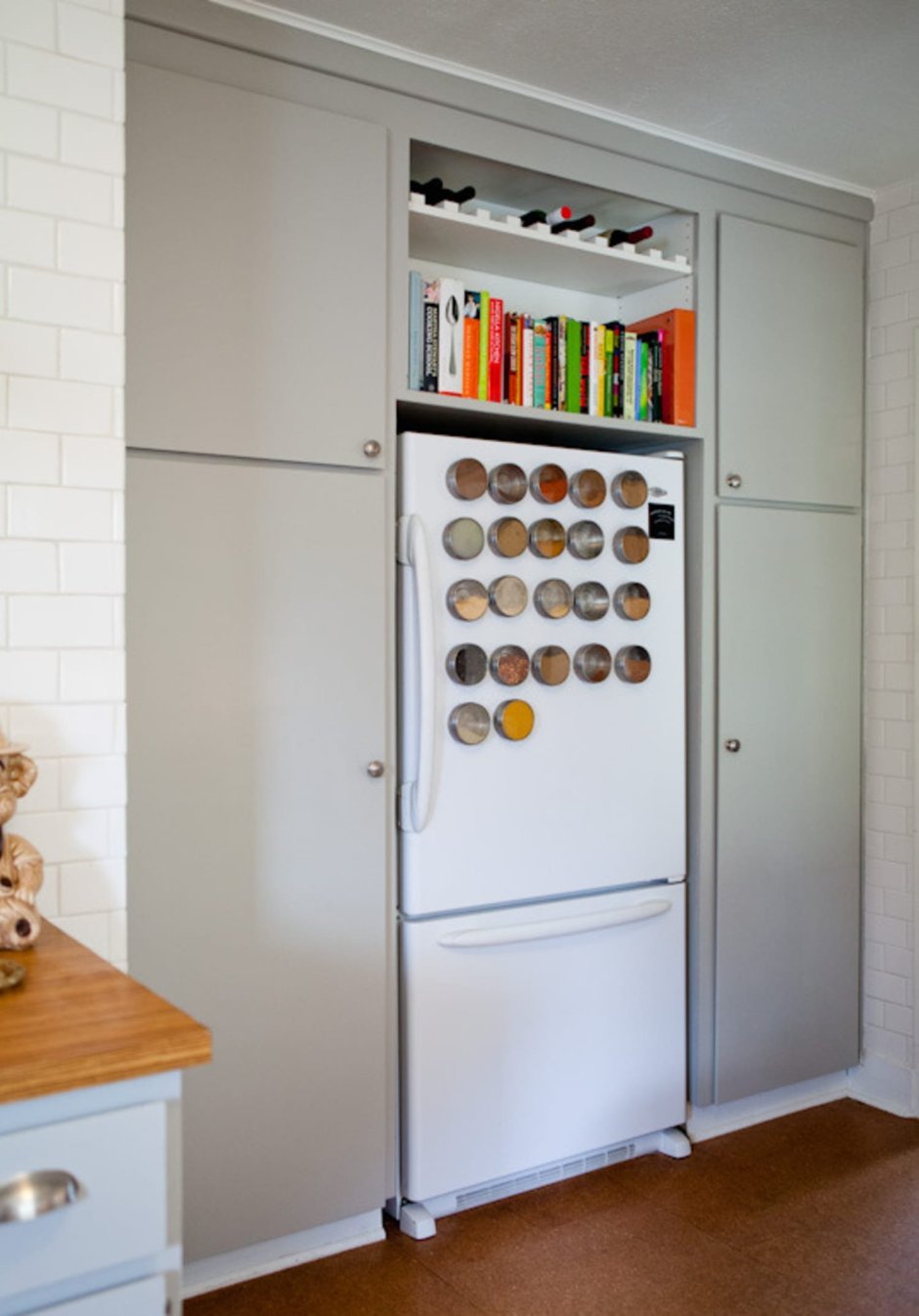 Холодильник встроенный в стену