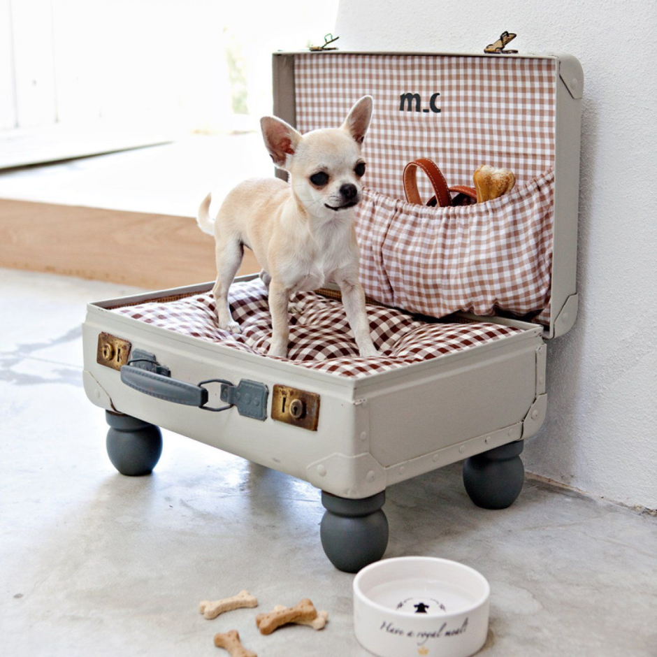 Лежак для собаки из чемодана