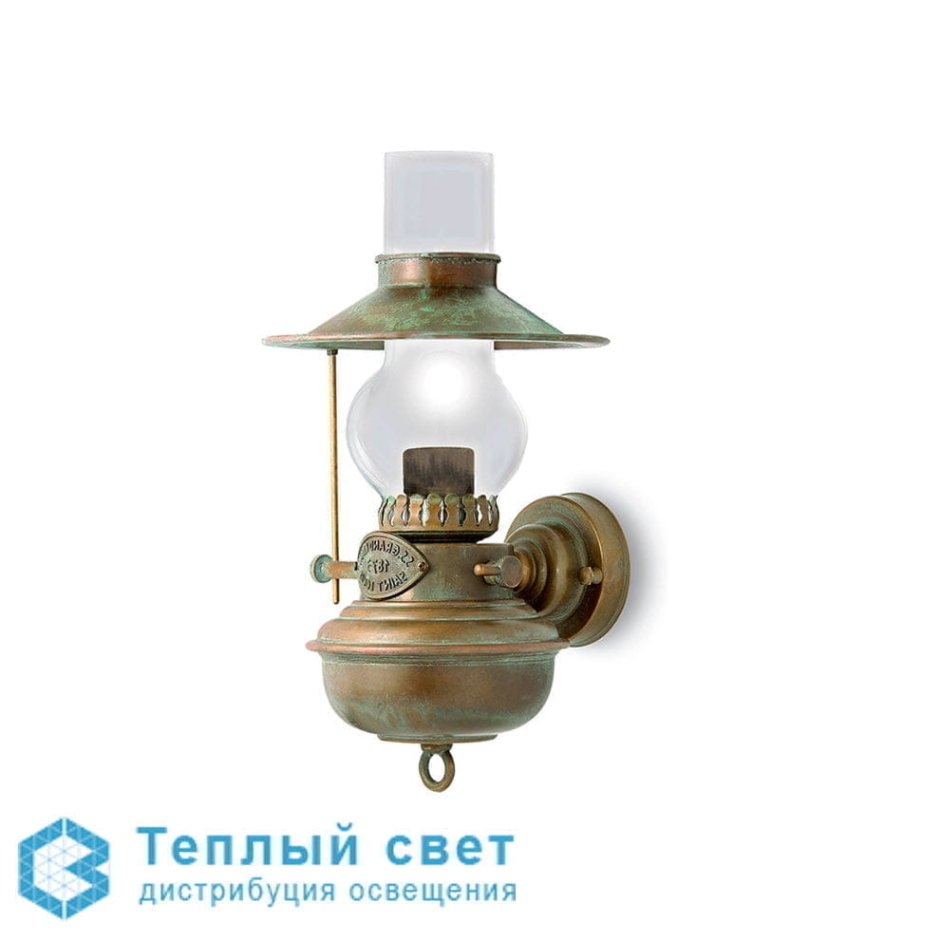 Керосиновая лампа на темном фоне