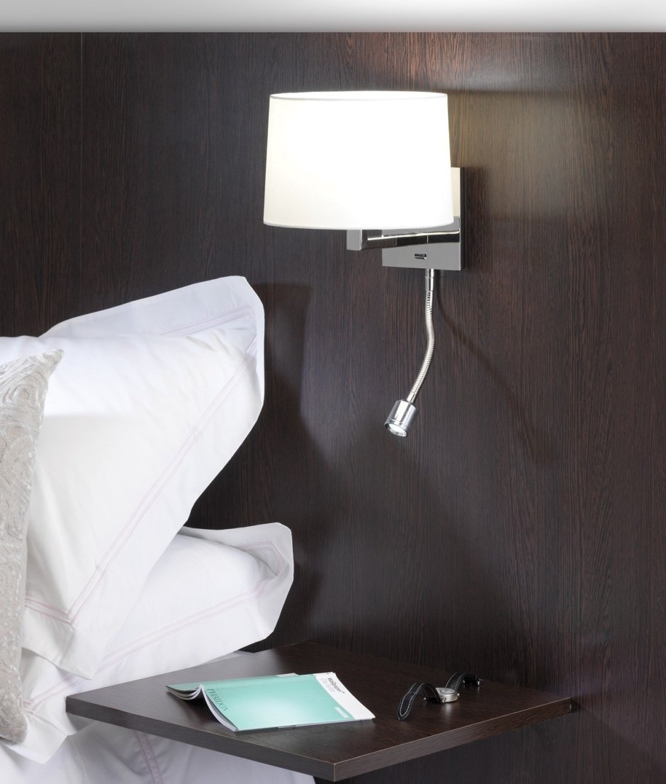 лампа с креплением на кровать