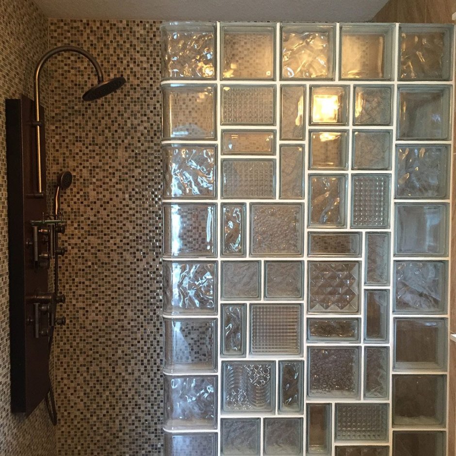 Стена из стеклянных кирпичей