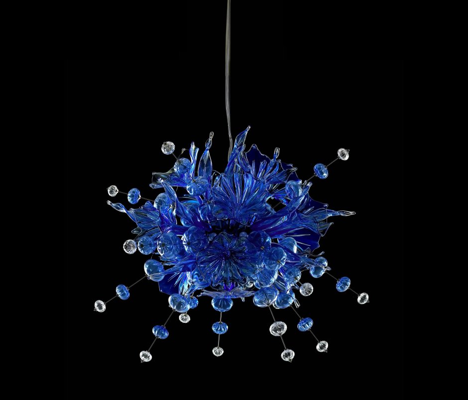 Люстра на синем фоне