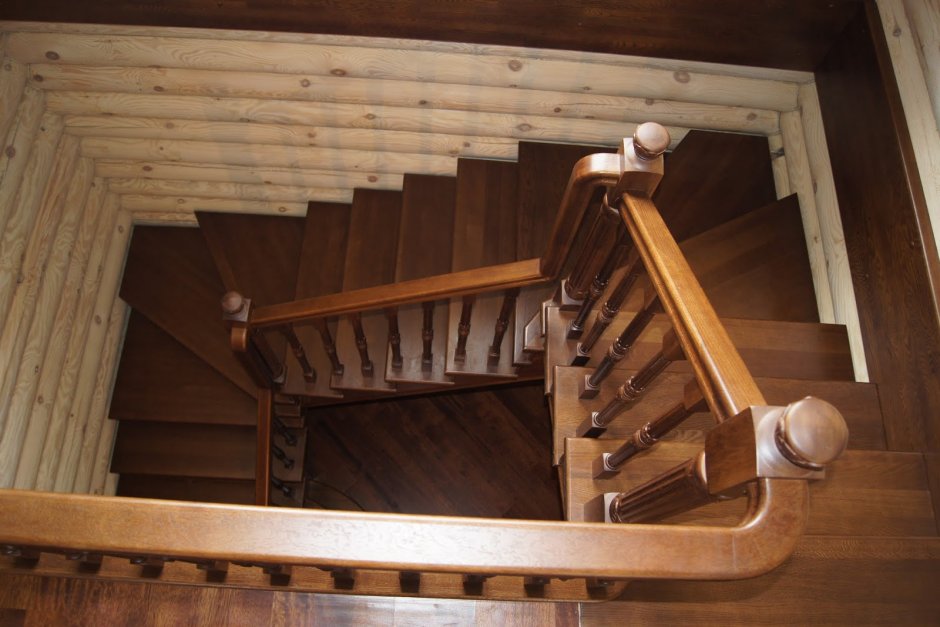 Деревянная лестница из ясеня