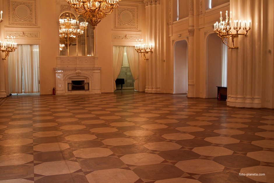Белый зал дворца Великого князя Владимира Александровича