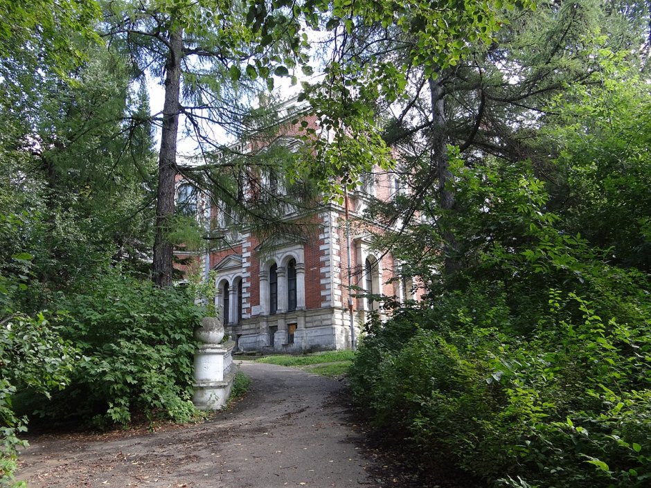 Дворец Воронцовой Дашковой в Шуваловском парке