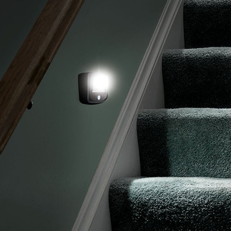 Датчики движения для включения света на лестнице в подъезде