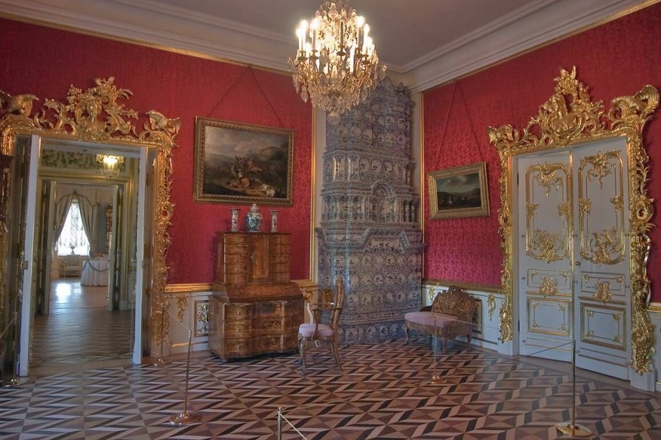 Залы большого дворца в Петергофе