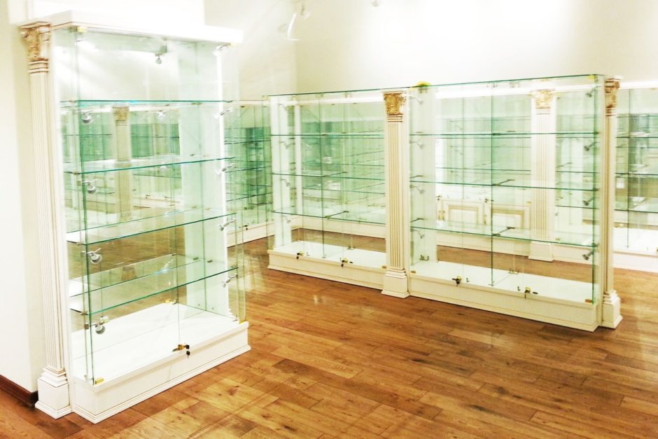Стеклянные витрины для музеев и выставок