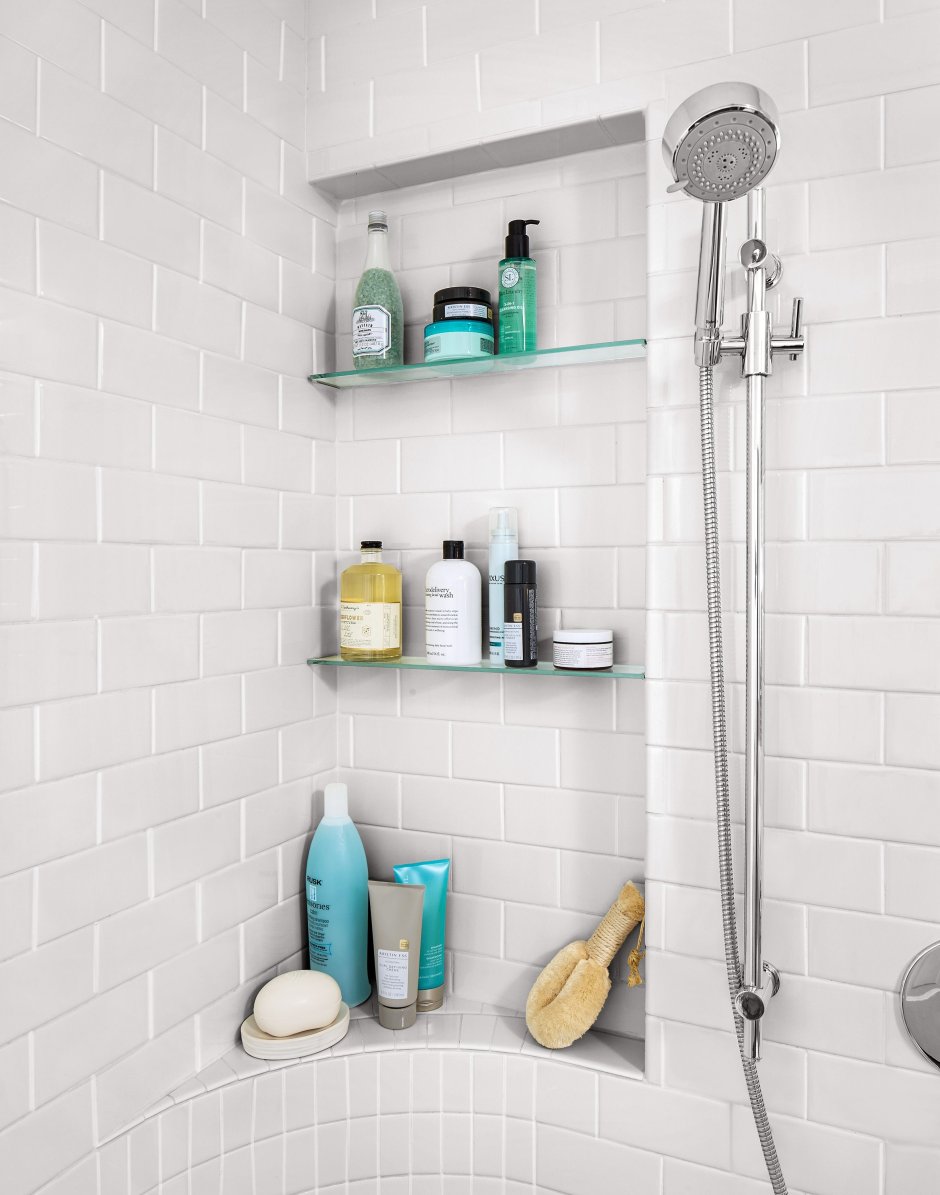 Полки в душевой из плитки