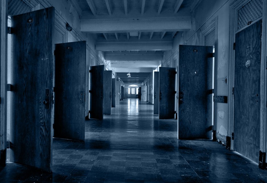 Заброшенная психиатрическая больница коридор