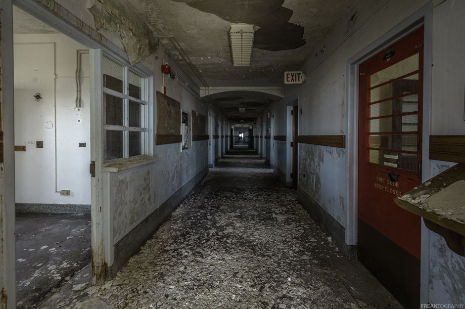Страшный коридор в больнице