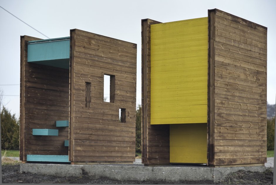 Современный дом обшитый деревом вертикально